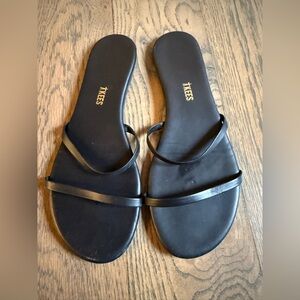 TKEES Gemma slide sandals in black leather. Size 9 like new!